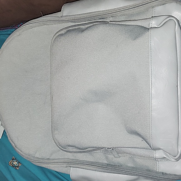 NEW AUTHENTIC BEIS, CANVAS AND LEATHER TRAVEL BACKPACK. - Picture 3 of 16